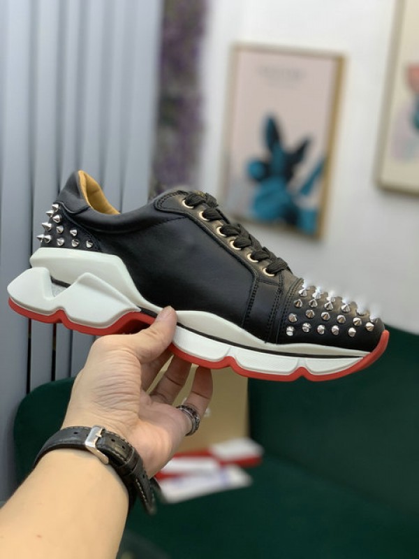 Christian Louboutin Low Top Sneaker 