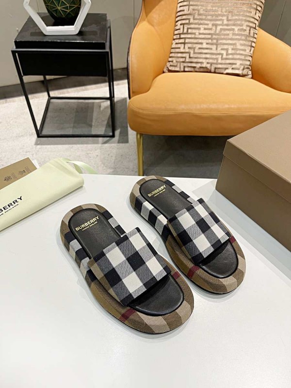 Burberry slippers