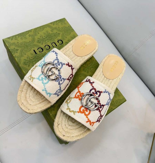 Gucci color GG raffia slippers