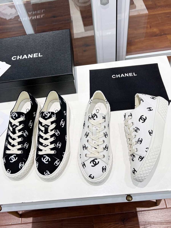 Chanel shoes CC white/black