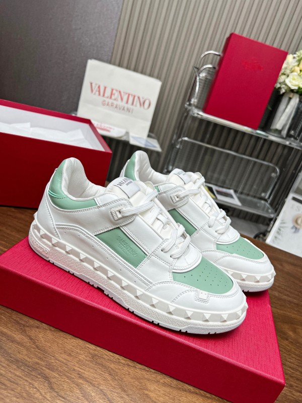 VALENTINO GARAVANI FREEDOTS