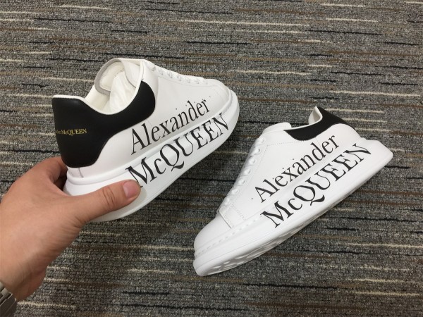 Alexander McQueen Oversized Sneaker MCQ-8177