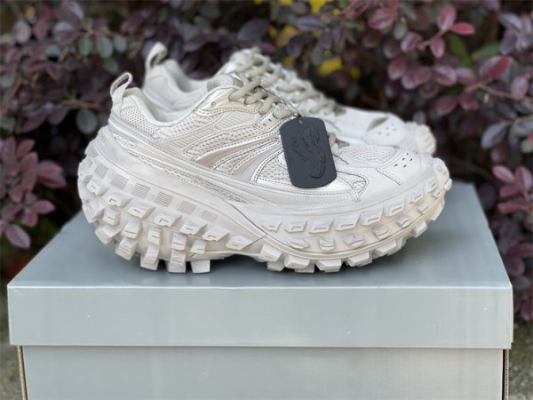 Balenciga Defender Sneaker In Beige Mesh And Nylon