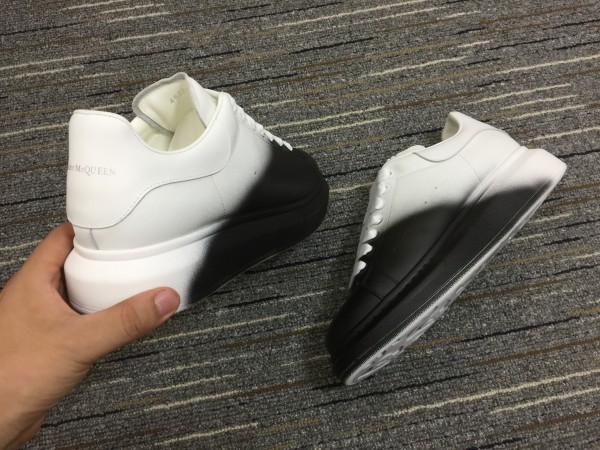 Alexander McQueen Oversized Sneaker MCQ-8084