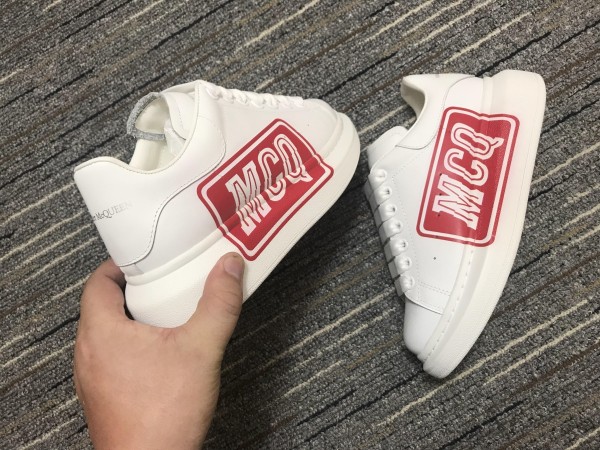 Alexander McQueen Oversized Sneaker MCQ-8111