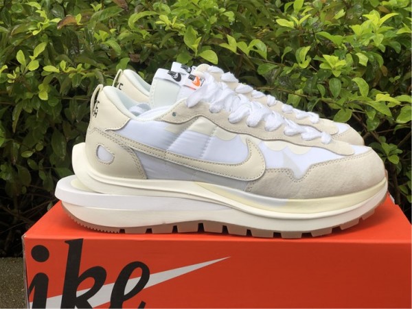 Nike Vaporwaffle Sacai Sail Gum 