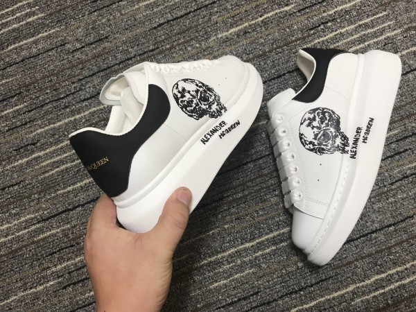 Alexander McQueen Oversized Sneaker MCQ-8106