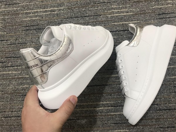 Alexander McQueen Oversized Sneaker MCQ-8183