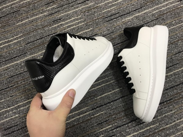 Alexander McQueen Oversized Sneaker MCQ-8062