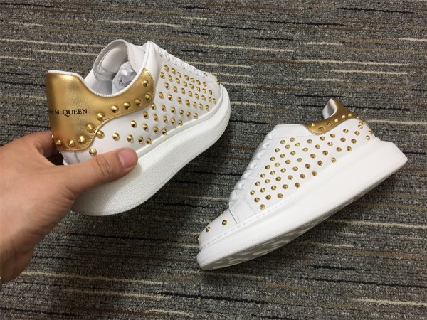 Alexander McQueen Oversized Sneaker MCQ-8140