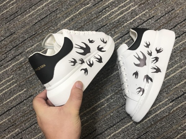 Alexander McQueen Oversized Sneaker MCQ-8110