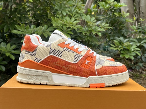 LOUIS VUITTON Trainer LV2024