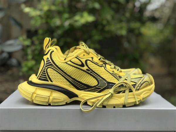Balenciaga 3XL Sneaker in yellow and black mesh and polyurethane