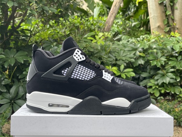 Air Jordan 4 “White Thunder”