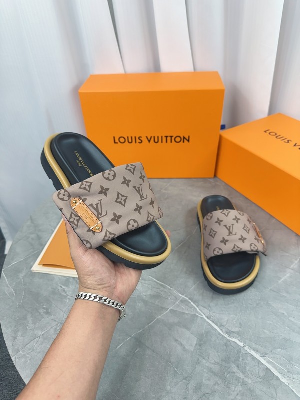 Louis vuitton Monogram sandals