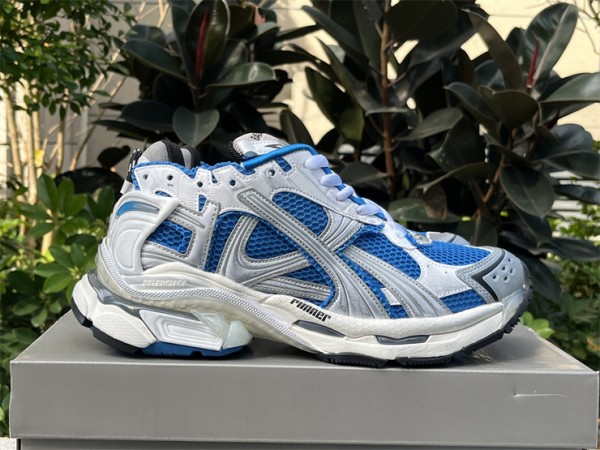 Balenciaga Runner Sneaker in Green colors