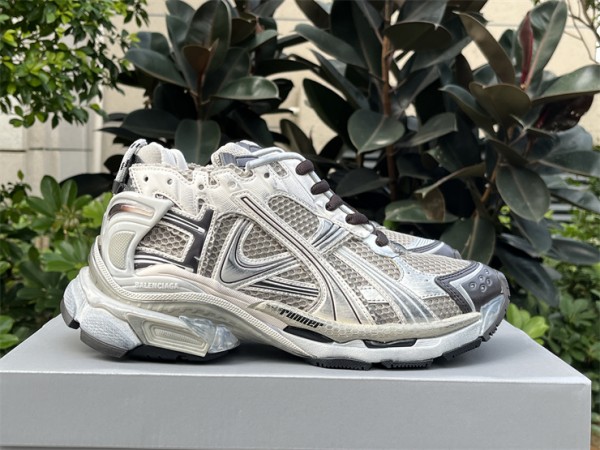 Balenciaga Track 7.0 772774-W3RMU-2000