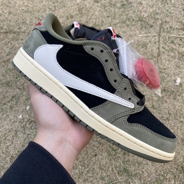 Travis Scott x Air Jordan 1 Low OG