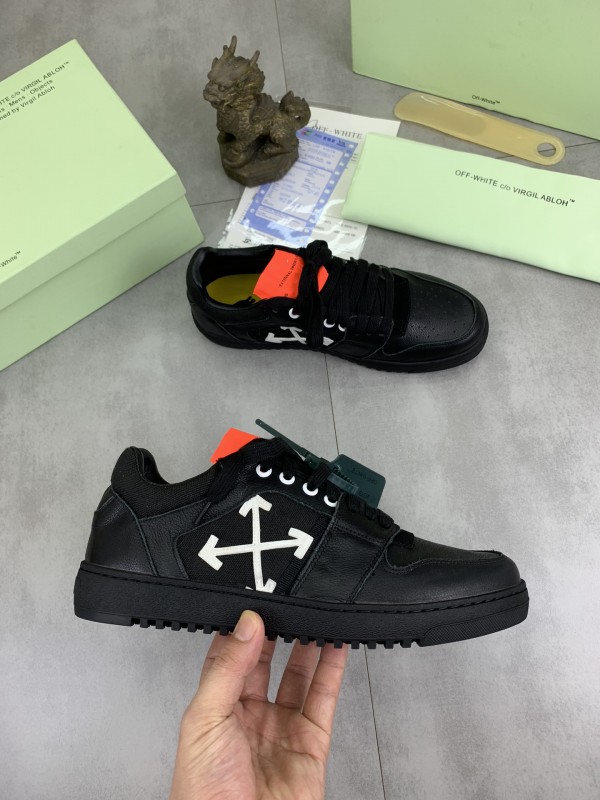 OFF-WHITE Sneaker 