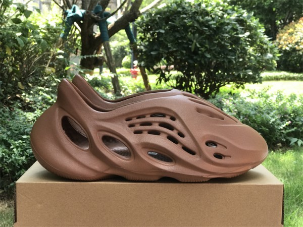 adidas Yeezy Foam Runner “Flax” HP5335