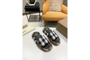 Burberry slippers