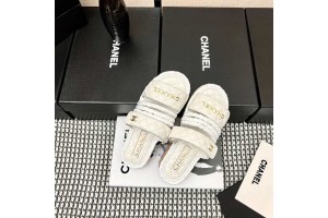 Chanel sandals black/white in raffia