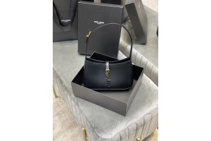 YSL Le 5 À 7 Hobo Bag In Smooth Leather Black