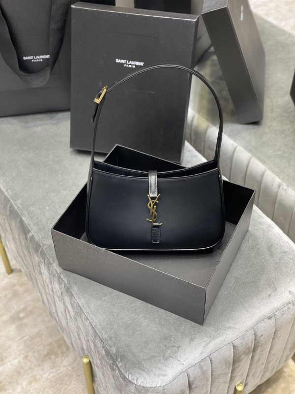 YSL Le 5 À 7 Hobo Bag In Smooth Leather Black