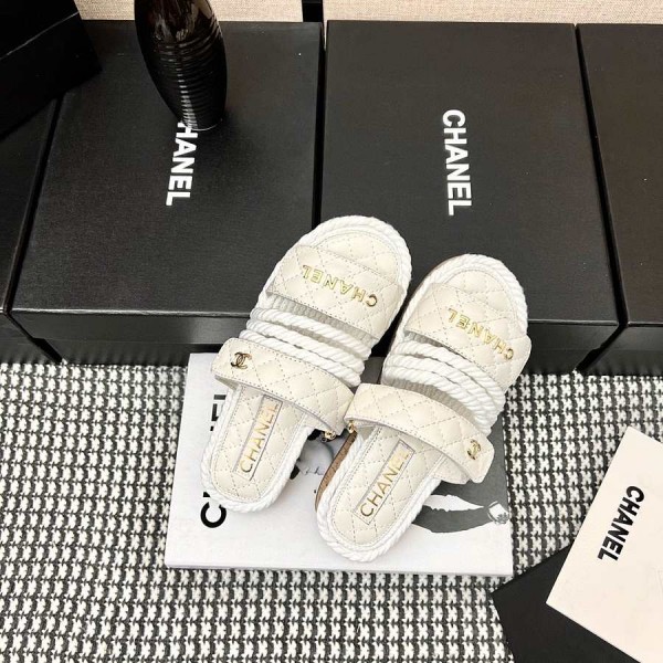 Chanel sandals black/white in raffia